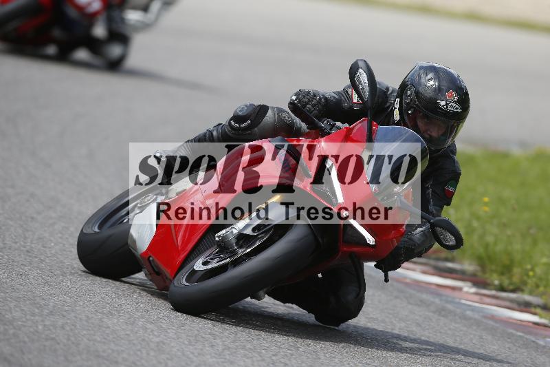 /Archiv-2024/29 12.06.2024 MOTO.CH Track Day ADR/Gruppe rot/ohne Startnummer